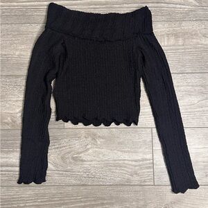 Black Off-Shoulder long sleeved Sweater Crop Top. Size XXS
